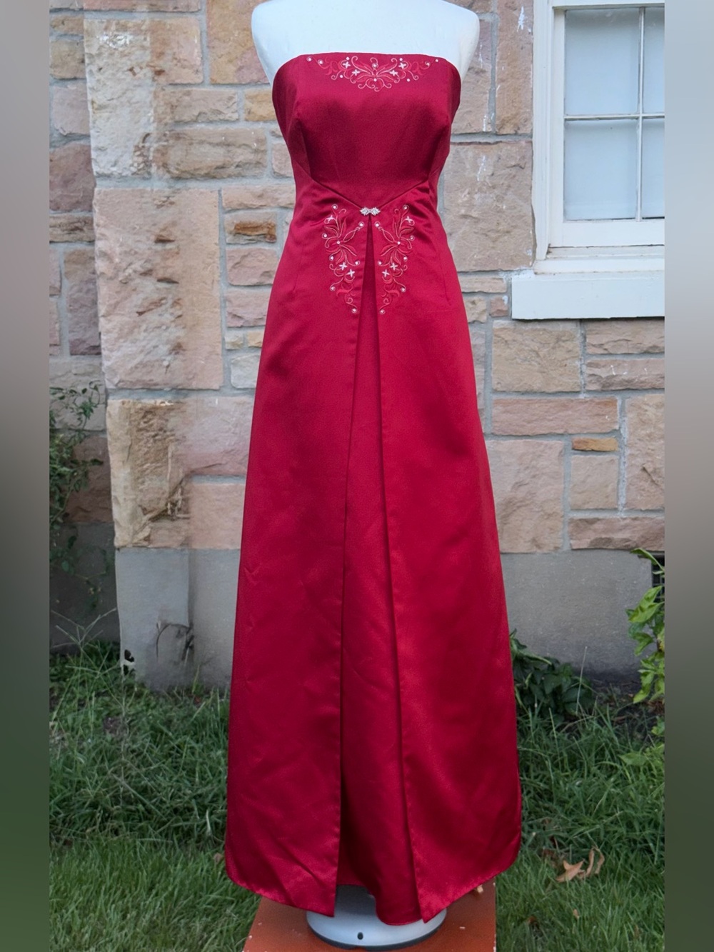 NWOT Vintage Y2K Michaelangelo Red Satin Embroidered Strapless Prom Dress 10